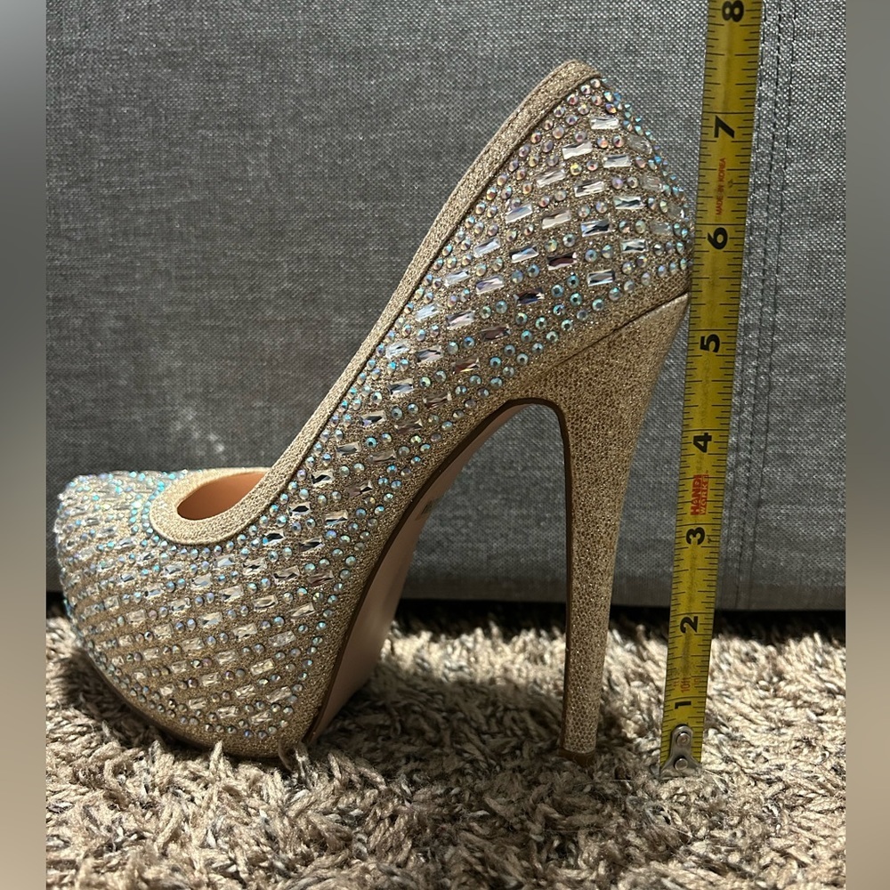 De Blossom Collection Size 7.5 Tan/Silver Rhinestone Pumps 5in heel - Picture 5 of 7